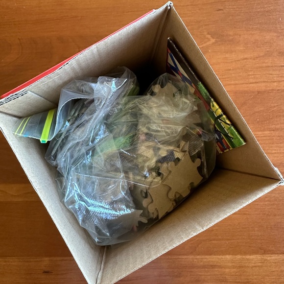 Mama’s Colorful Quilts 500 Piece Puzzle Cardinal Brand - Picture 14 of 16